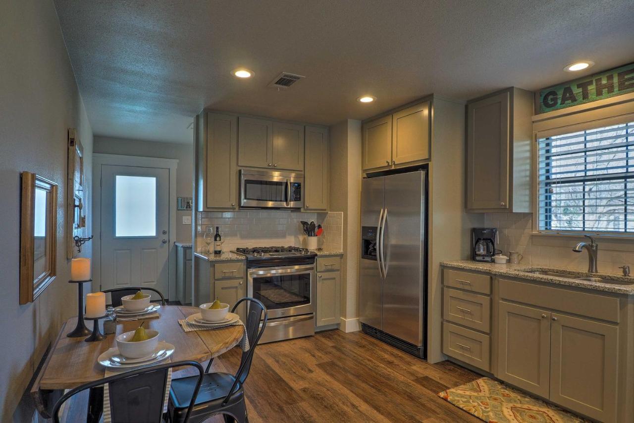 Cozy Home Blocks To Georgetown Square And Su! Exterior photo