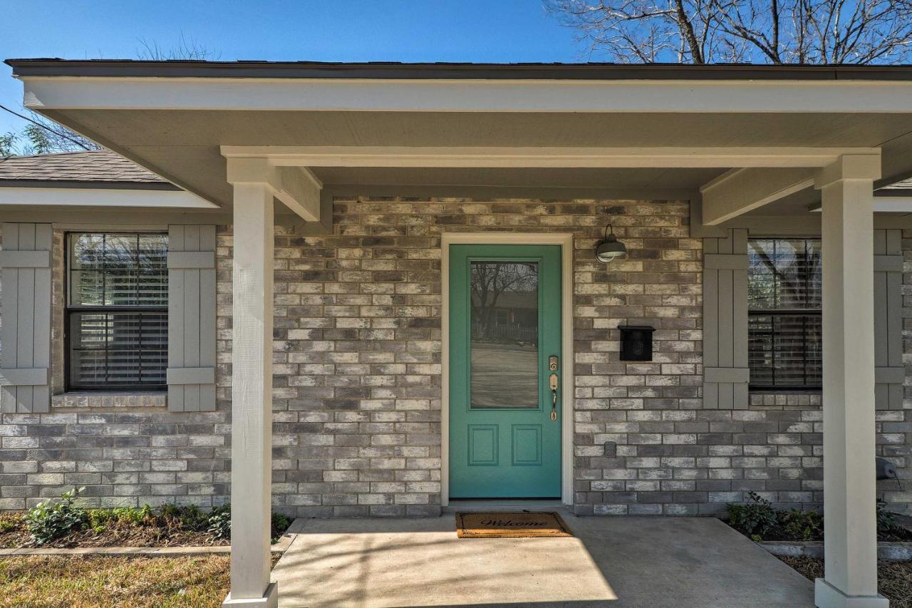 Cozy Home Blocks To Georgetown Square And Su! Exterior photo
